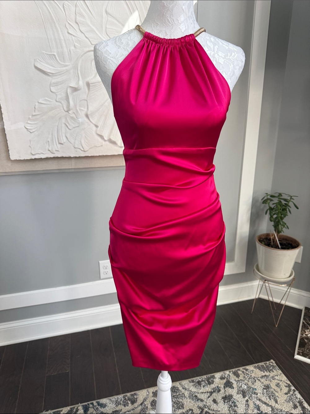 Vtg Caché Fuchsia Pink Satin Halter Neck Ruched Bodycon Dress Gold Chain Sz 2